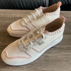 Naot Women's Casual Cream and Pink Sneakers